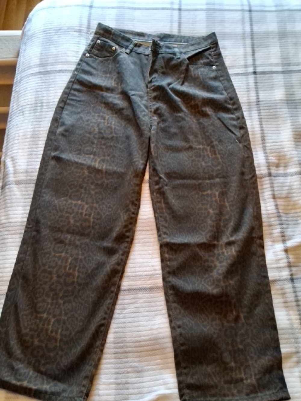 Wide-Leg Women's Flare Jeans in Dark Black And Brown Leopard Print